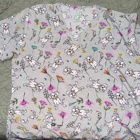 Colorful Patterned Scrub Tops - Bundle Size Large - Picture 9 of 12